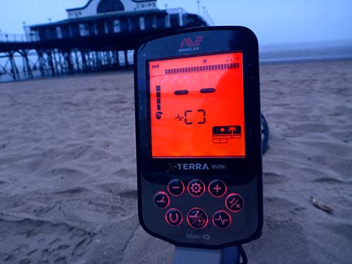 Minelab X-Terra Elite on the beach in twilight with back-light