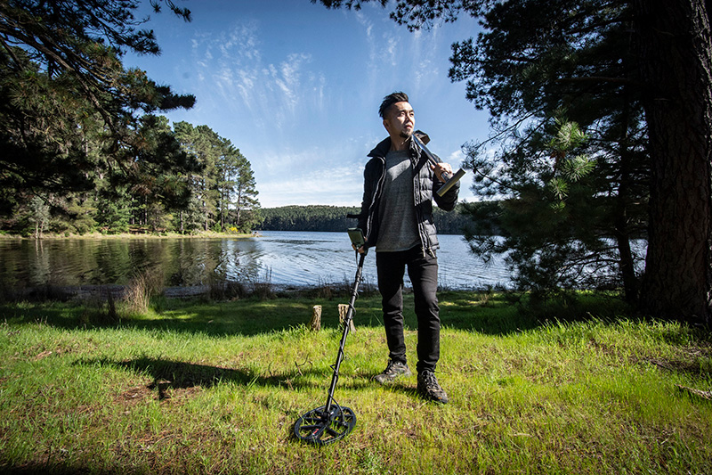 Minelab X-Terra Pro detecting by a lake